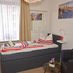 Neptuns Ankerplatz & Zur Seerobbe Hotel