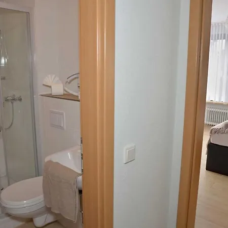 Neptuns Ankerplatz & Zur Seerobbe 酒店 3*