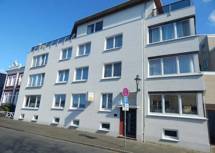 Neptuns Ankerplatz & Zur Seerobbe Отель 3*